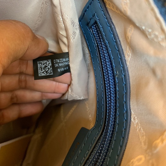 MichaelKors Mercer Large Saffiano Leather ToteBag - Picture 9 of 12